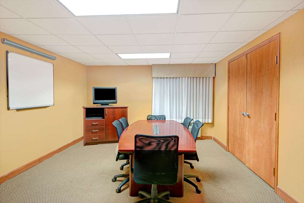 Days Inn & Suites by Wyndham Kansas City South - photo 30