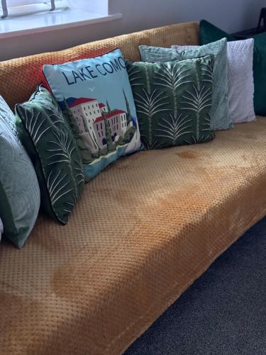 The Greens Apartment — 4-Star Luxury Hotel in Farnworth, United Kingdom