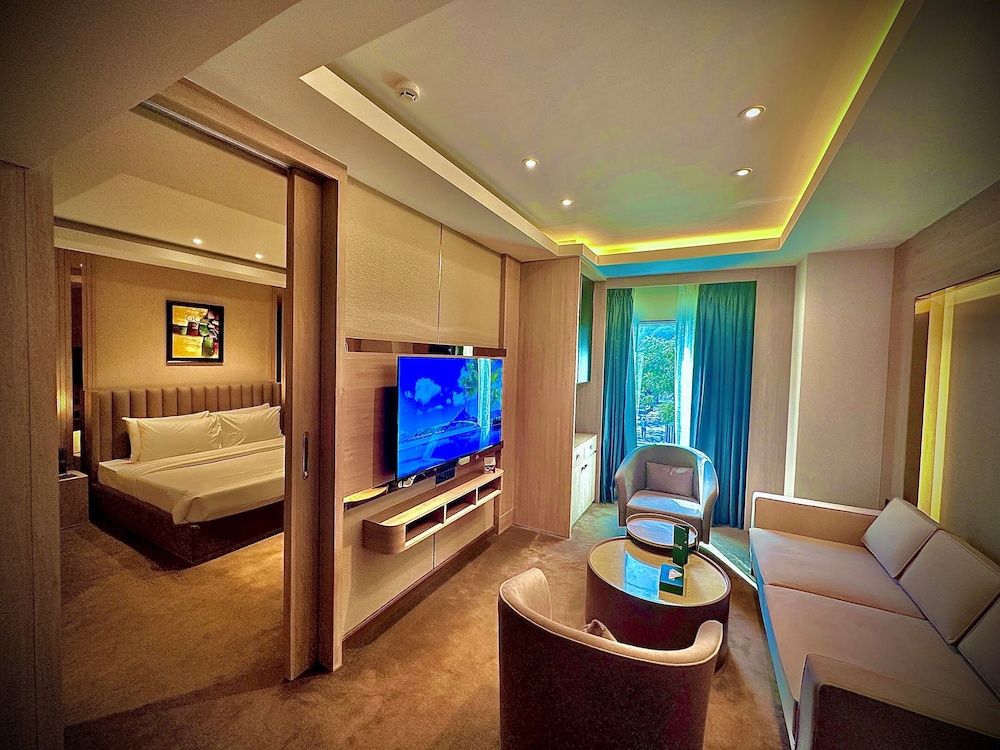 Aster Grand By Zenq Saket in New Delhi, India