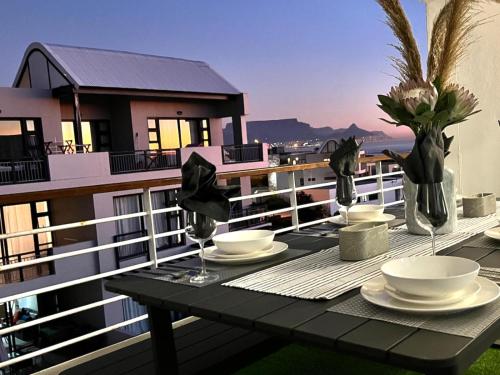 Azure 213 Luxury 2 Bedroom Apartment — 4-Star Luxury Hotel in Cape Town, South Africa