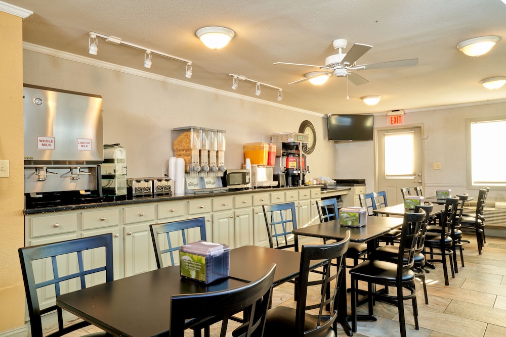 Family Garden Inn & Suites - photo 19