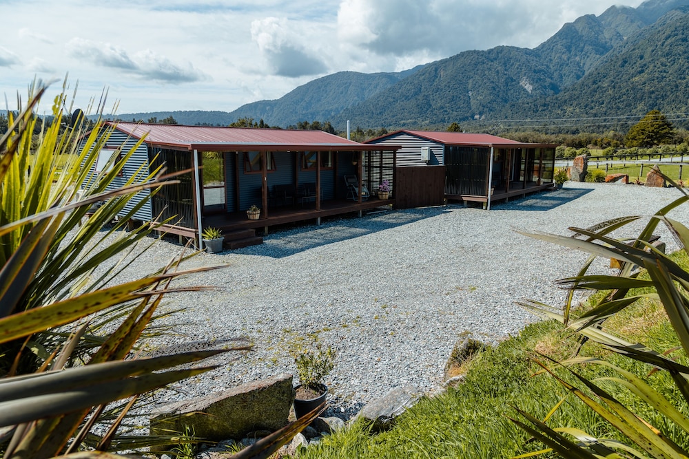 Te Awa Cottages - last minute hotel in Unknown City