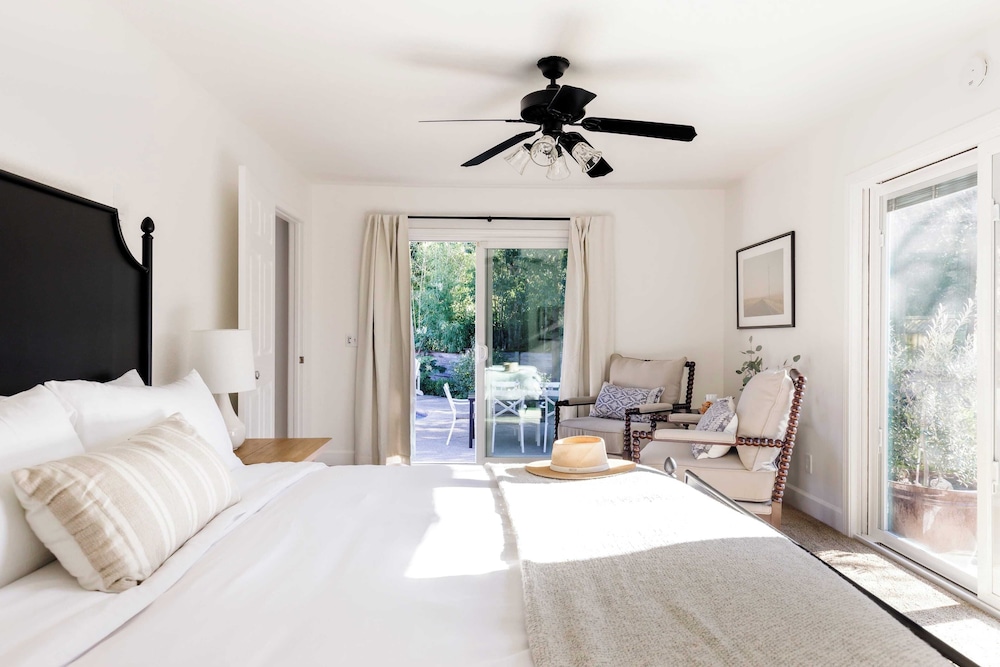 Cabernet By Avantstay Tranquil Sonoma Valley Oasis w Pool & Fire Pit in Santa Rosa, United States