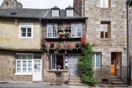 La Belle A Colombage — Dinan