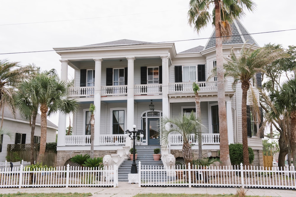 Carr Mansion — 4-Star Luxury Hotel in Galveston, United States