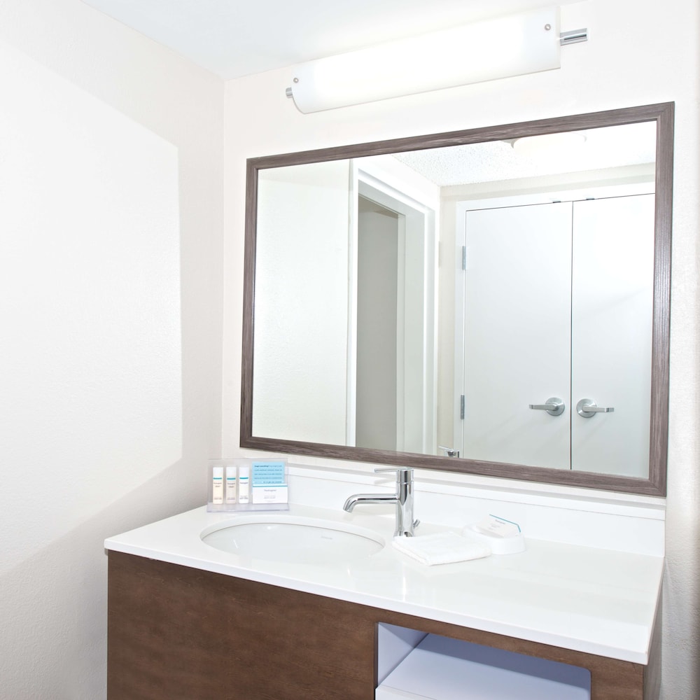 Hampton Inn & Suites N. Ft. Worth Alliance Airport - photo 31