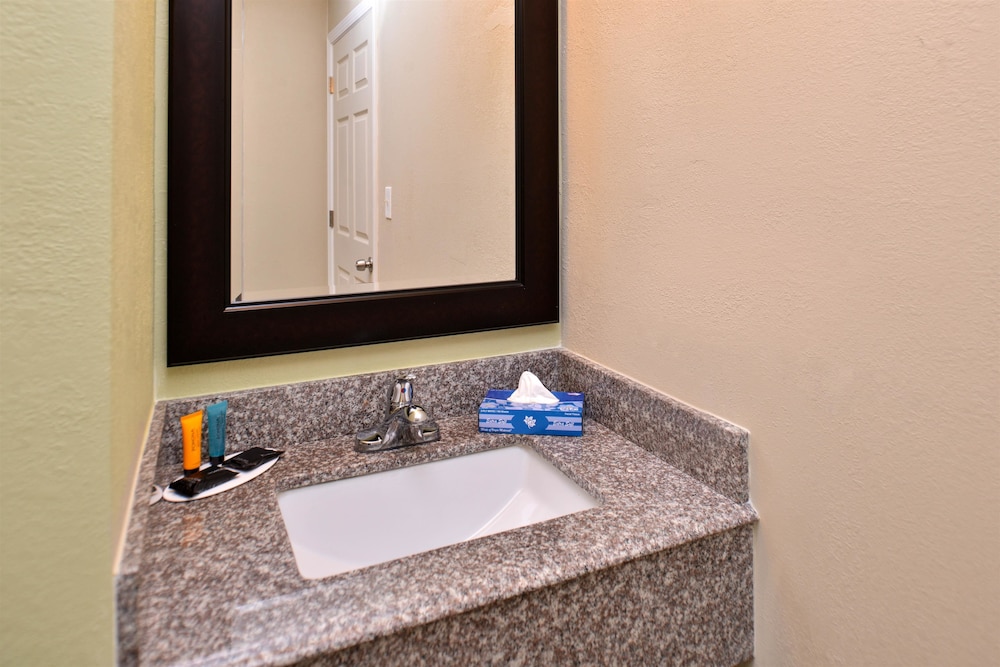 Americas Best Value Inn Memphis Airport - photo 17