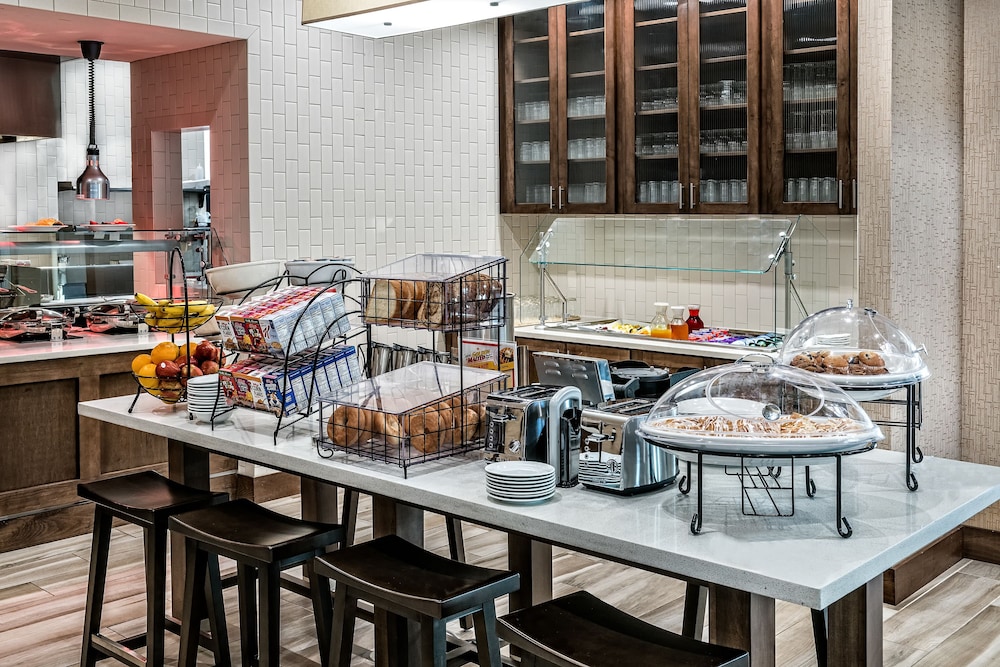 Hampton Inn & Suites San Marcos - photo 33