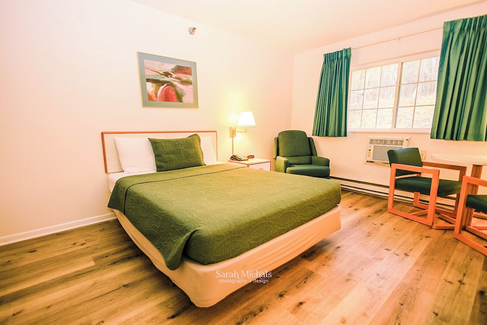 Mountain Host Motor Inn - photo 21