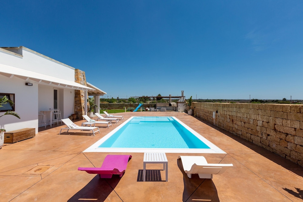 Villa Toffi — 4-Star Luxury Hotel in Acquarica Del Capo, Italy
