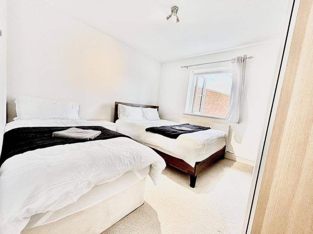 Stunning 3 bed House in the Heartreading