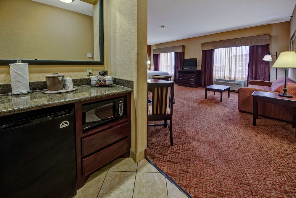 Hampton Inn Corsicana - photo 5