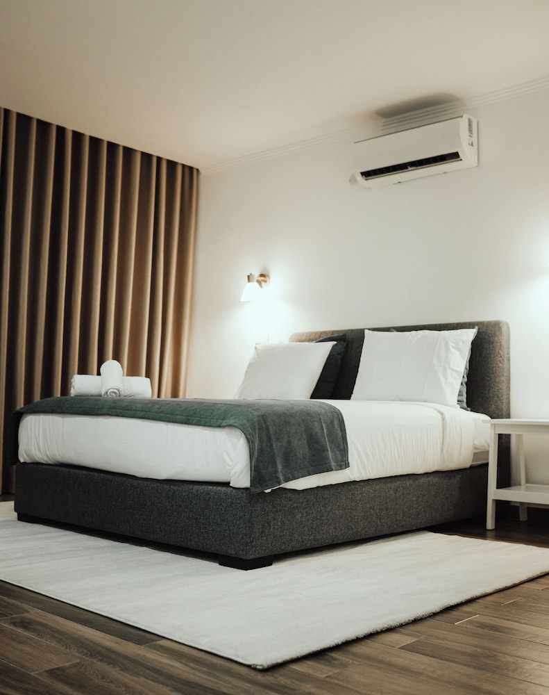 Onzo Yamy in Luanda, Angola