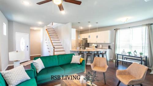 4BR 2 5BA Holiday Home in the Heart of Cowboy Nation — 4-Star Luxury Hotel in Arlington, United States