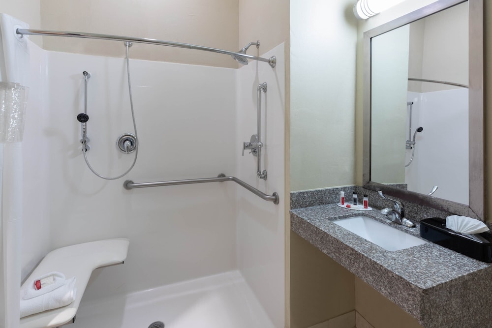 Baymont by Wyndham Victoria - photo 14