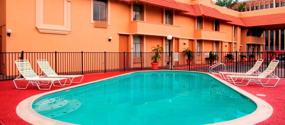 Memorial Inn and Suites - photo 15