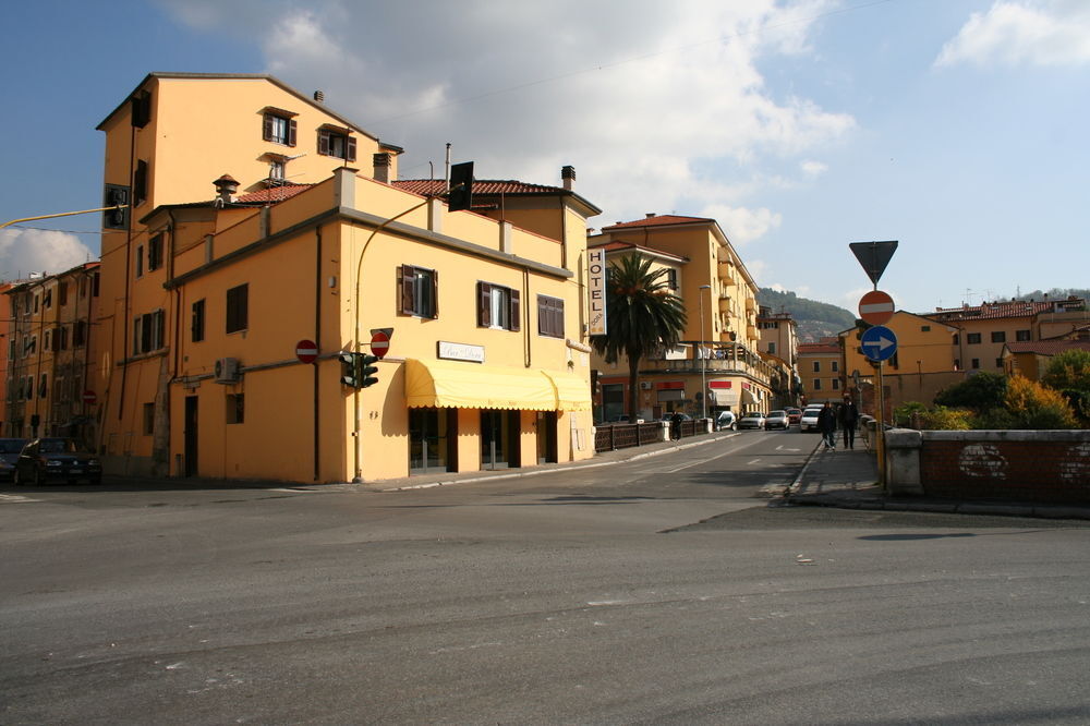 Hotel Dora — hotel in Carrara