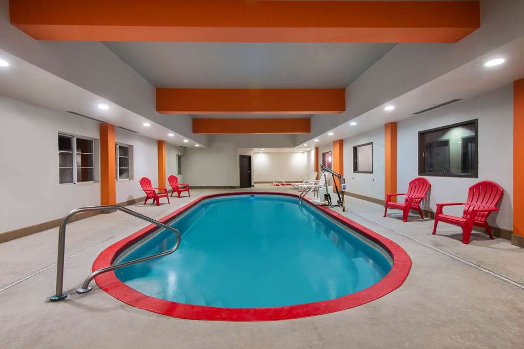 La Quinta Inn & Suites by Wyndham Harrisburg Hershey - photo 9