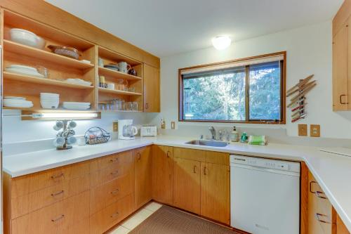 Sleeping Raven Woodland Retreat in Port Angeles, United States