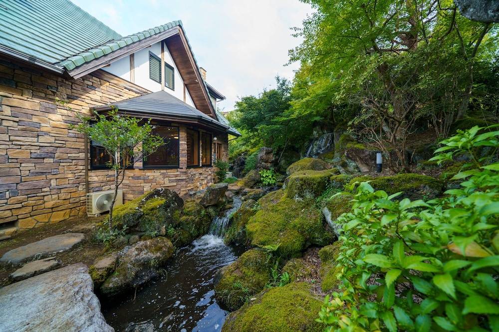 Phoenix - carbon neutral hotel in Izunokuni