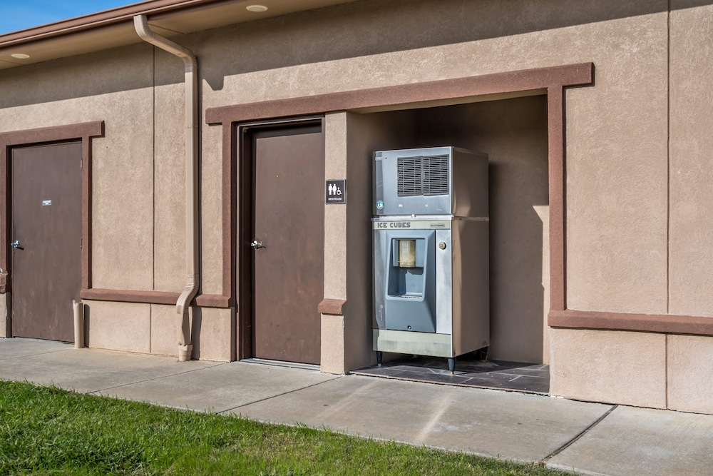 Red Roof Inn & Suites Sulphur Springs - photo 30