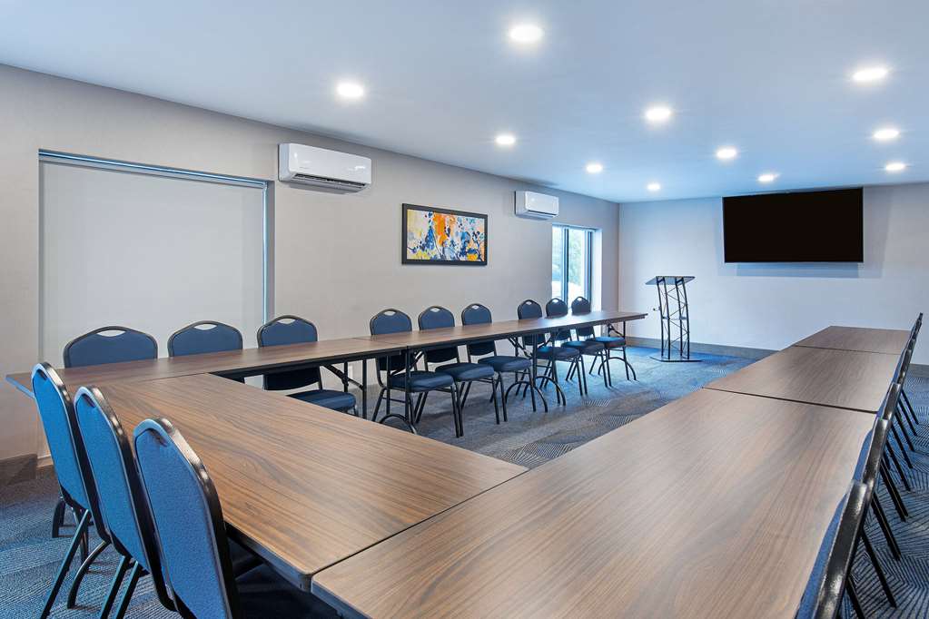 La Quinta Inn & Suites by Wyndham Nashville Airport - photo 24