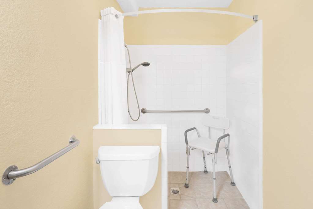 Super 8 by Wyndham Kerrville TX - photo 5