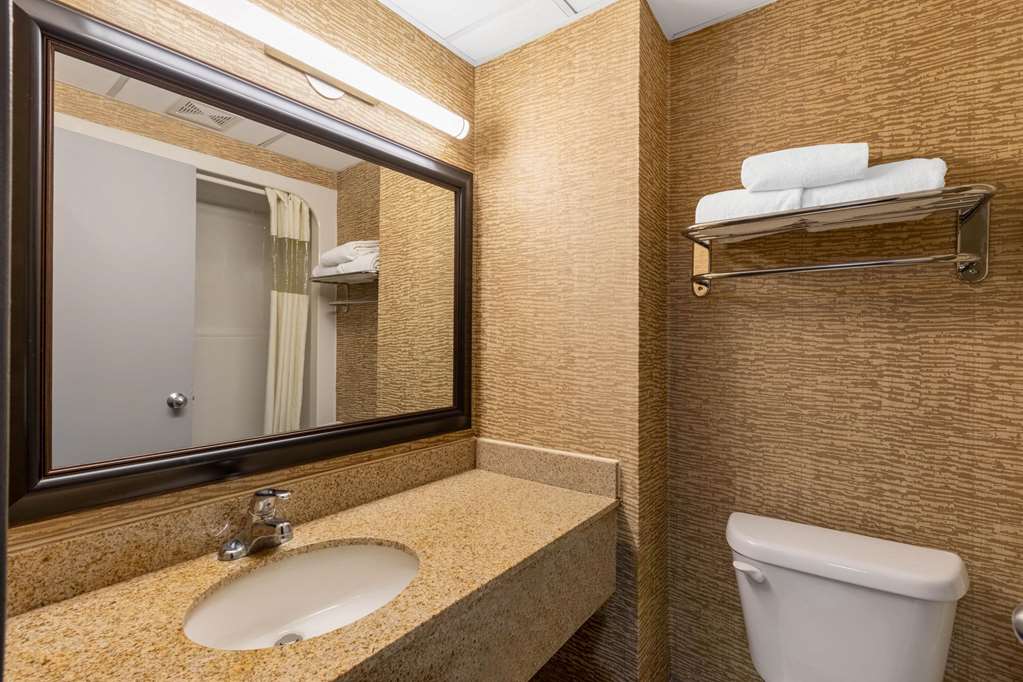 Howard Johnson by Wyndham Gillette - photo 24