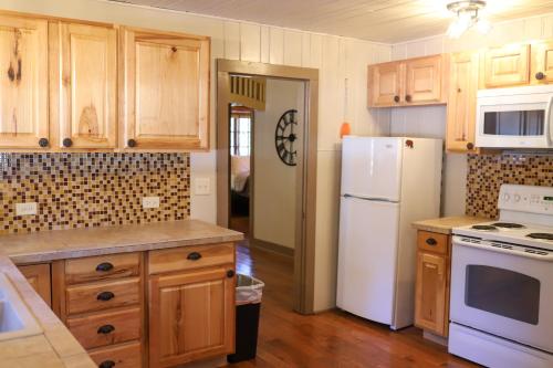 Historic Log Cabin #14 at Horse Creek Resort - photo 14