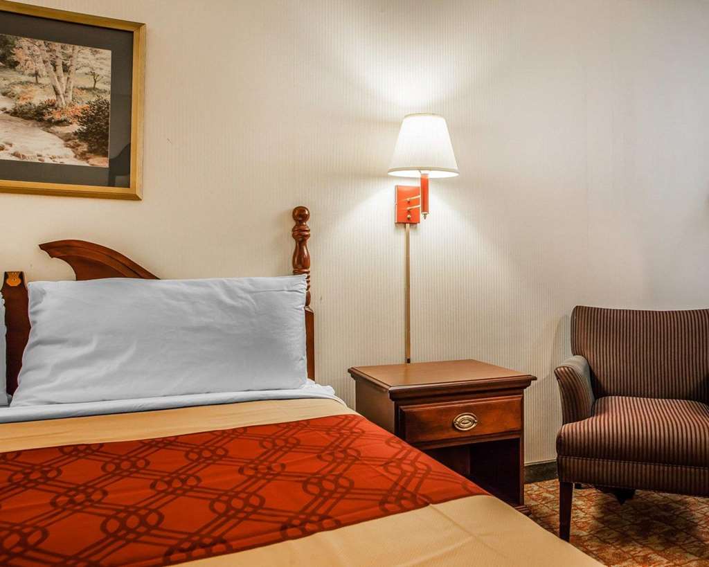 Econo Lodge Douglassville Pottstown - photo 15