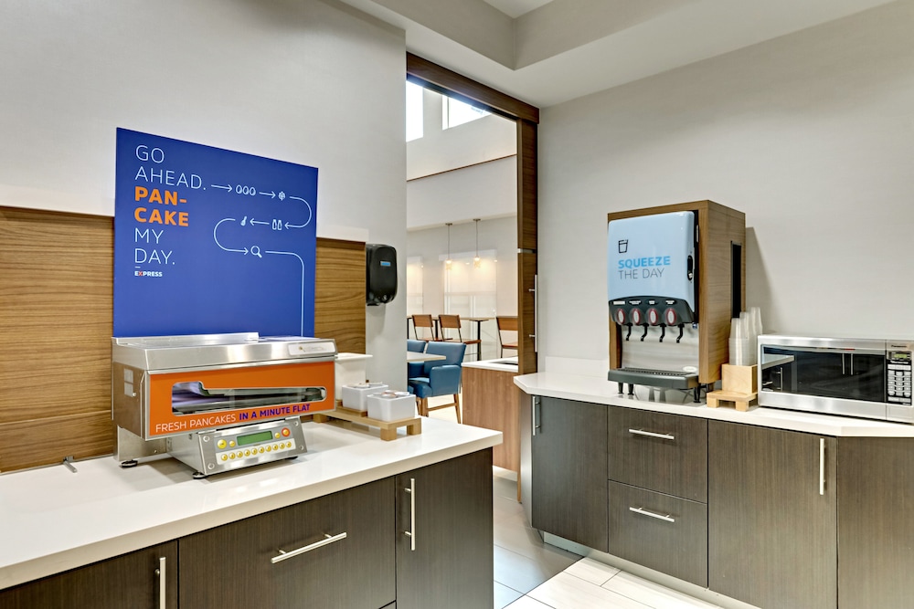 Holiday Inn Express Hotel & Suites Weatherford by IHG - photo 69