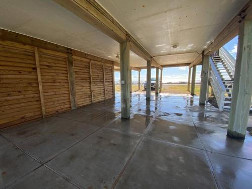 Beach House with Ocean view — 4-Star Luxury Hotel in Surfside Beach, United States