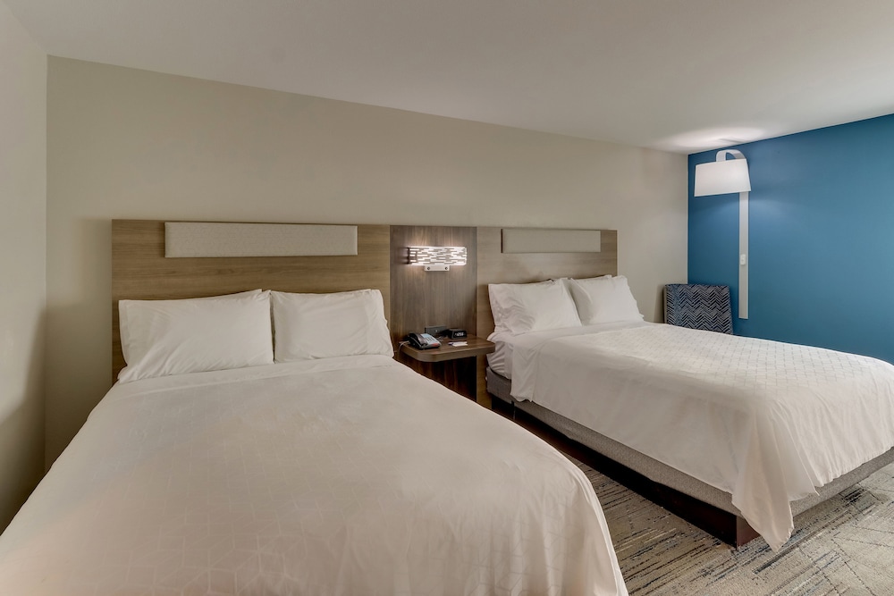 Holiday Inn Express & Suites Columbus North by IHG - photo 9