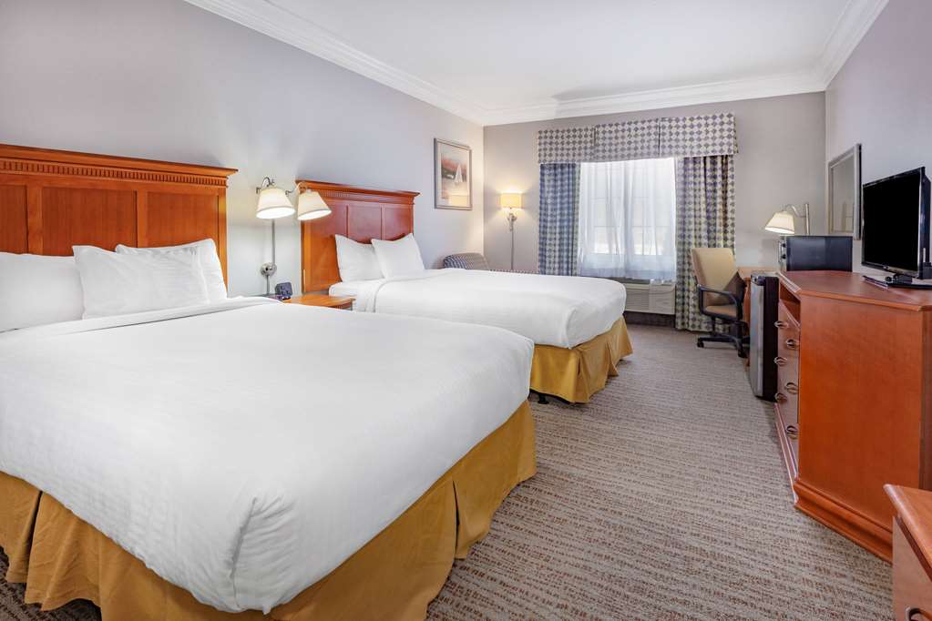 Days Inn by Wyndham Altavista - photo 20