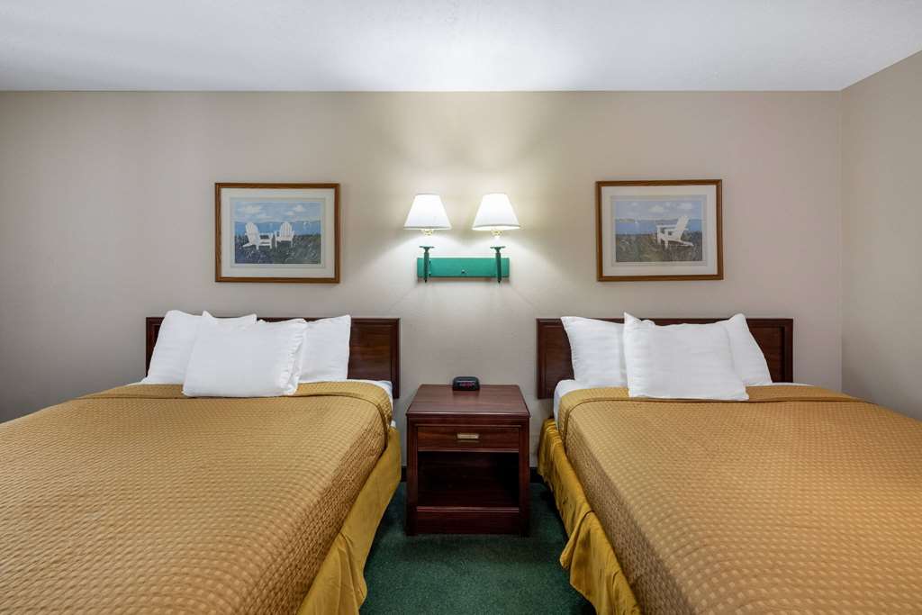 Travelodge by Wyndham Spirit Lake Okoboji - photo 14
