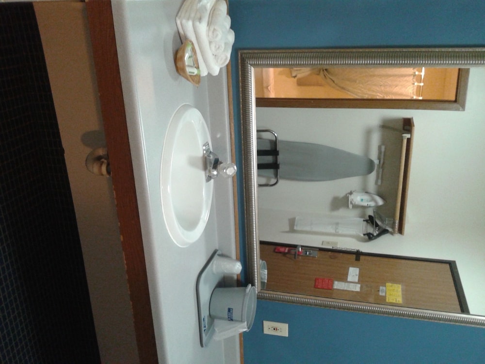 Asteria Inn and Suites - photo 12