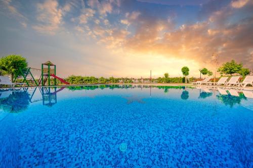 Holiday and Orchid Fort Noks Apartments — 4-Star Luxury Hotel in Sveti Vlas, Bulgaria