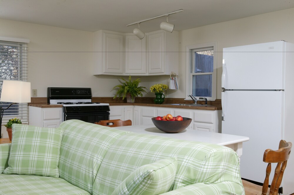 Menemsha Inn - photo 11