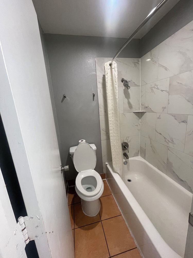 Red Crown Inn - photo 15