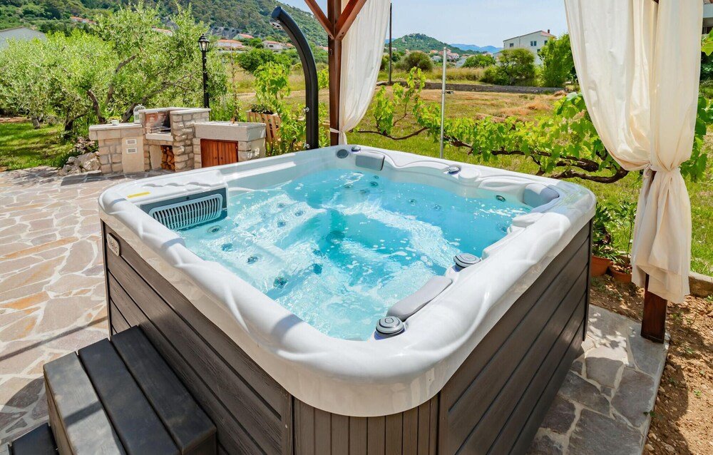 Awesome Apartment In Barbat With Wifi — 4-Star Luxury Hotel in Banjol, Croatia