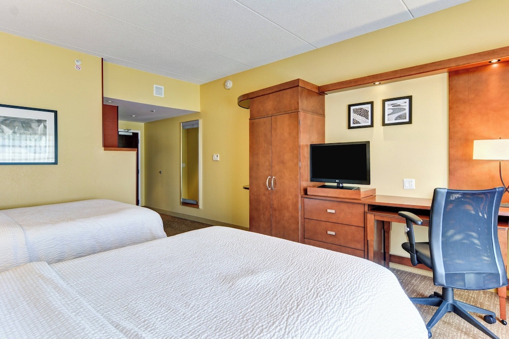 Courtyard by Marriott Bridgeport Clarksburg - photo 9