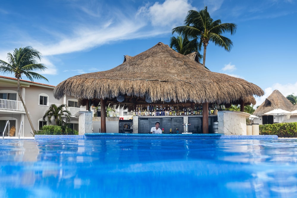 Poolside bar