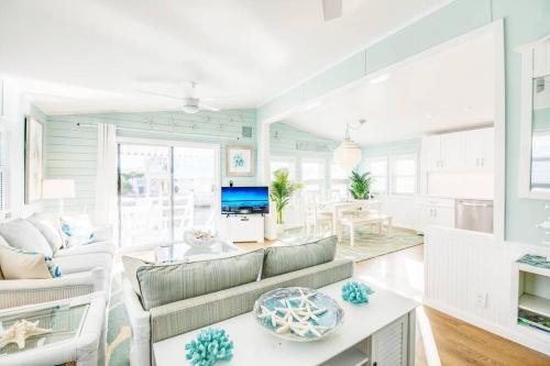 OCEANIA... water front cottage retreat — 4-Star Luxury Hotel in Cudjoe Key, United States