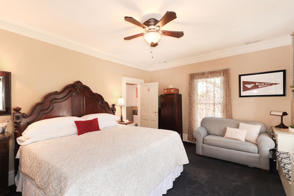 Loganberry Inn - photo 2