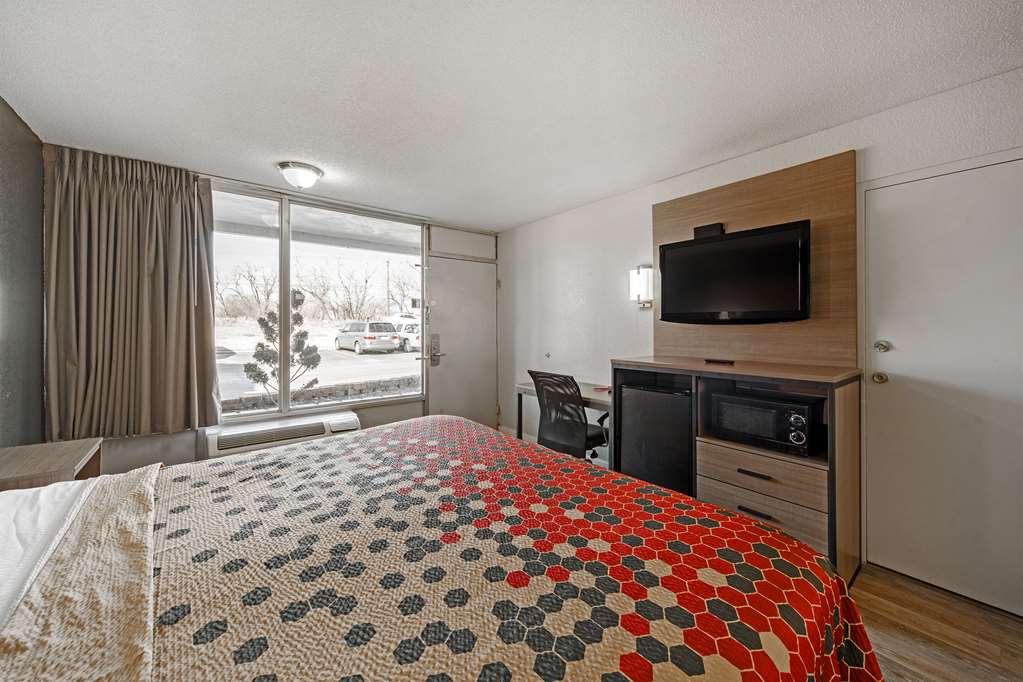 Econo Lodge And Suites Bricktown - photo 11
