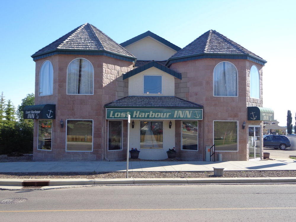 Lost Harbour Inn - carbon neutral hotel in Sylvan Lake