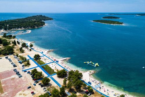Villa Gardena with private pool — 4-Star Luxury Hotel in Liznjan, Croatia