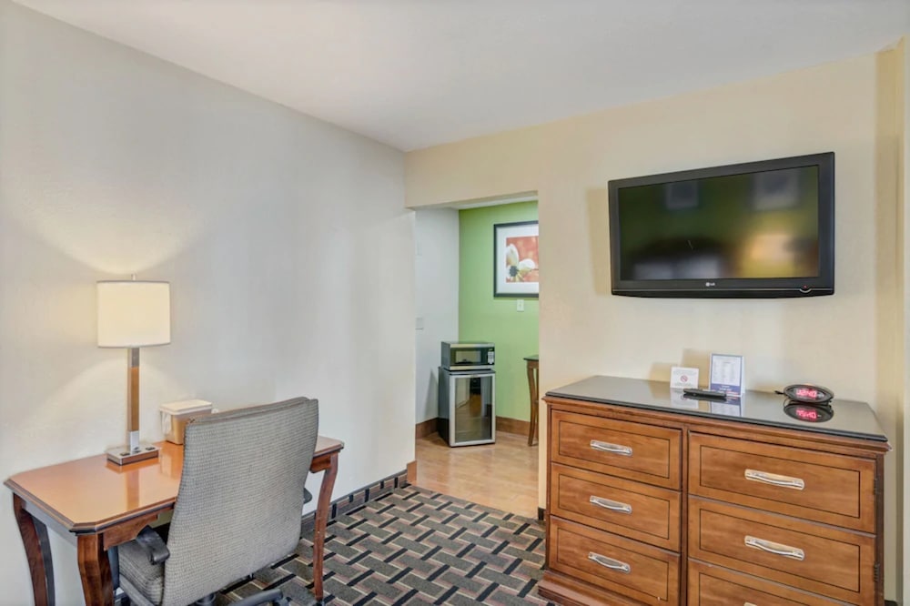 Travelodge by Wyndham Savannah Midtown - photo 24
