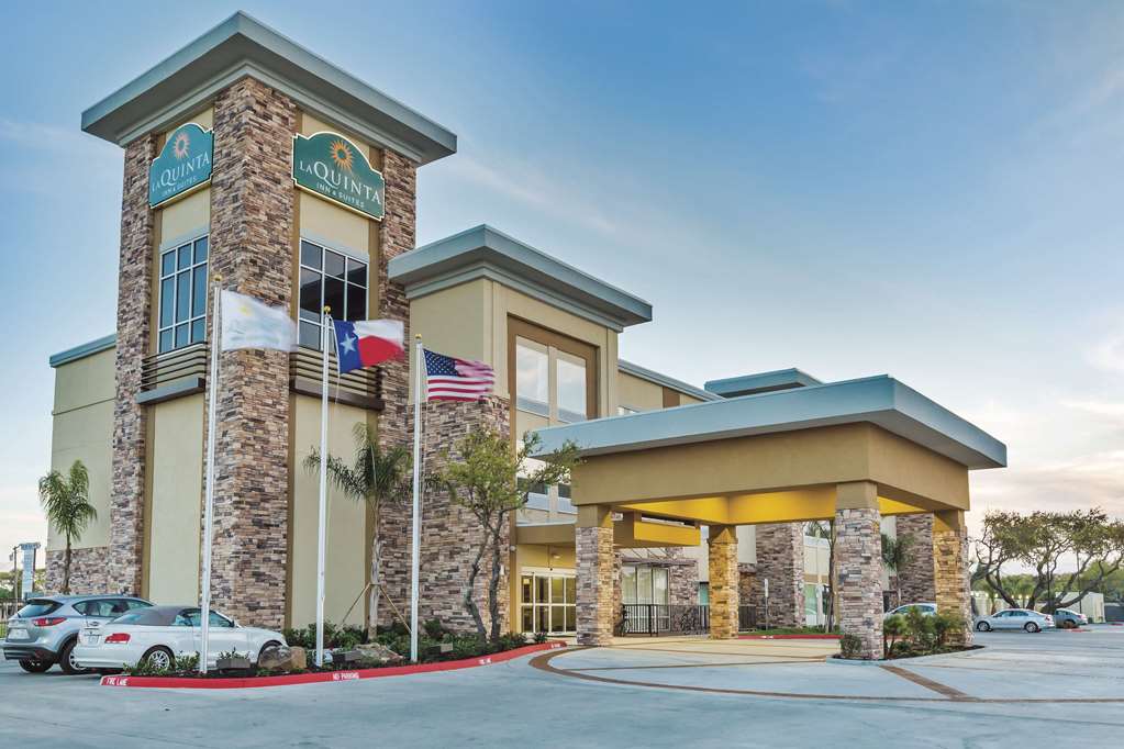 La Quinta Inn & Suites by Wyndham Rockport Fulton - featured photo