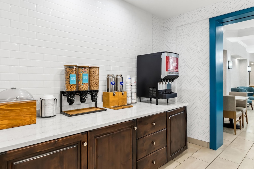 Hampton Inn Laramie - photo 48